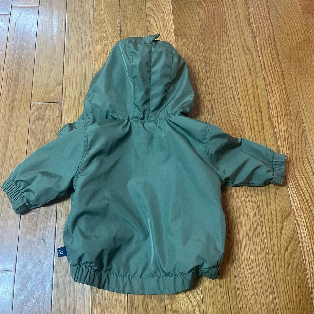 GAP Olive Kids‎ Hooded light weight Dino hooded jacket 0-3months